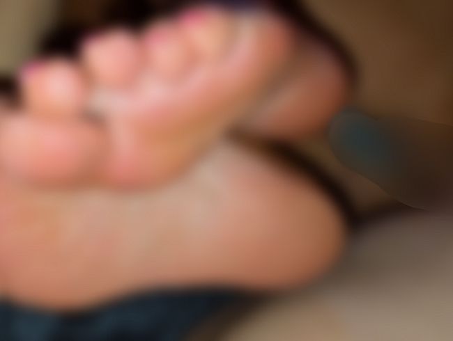 Download: AnnaFire - Sie will viel Sperma auf ihren Sohlen