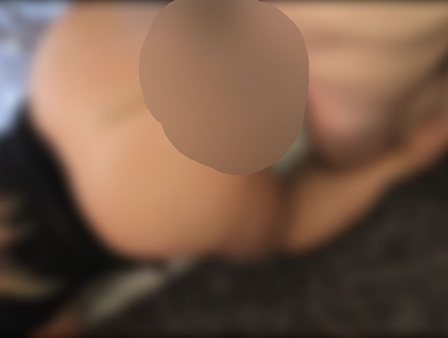 Download: AnnaFire - Stiefmutter wickelt ihre Muschi um den Schwanz ihres Stiefsohns