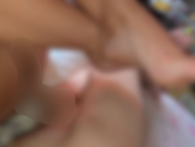 Download: AnnaFire - Sexy Stiefmutter gibt schüchternem Stiefsohn Muschi und Füße.