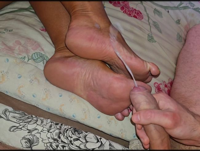 Download: AnnaFire - Eine Stiefmutter kann nicht zur Arbeit gehen, ohne ihren Stiefsohn zu ficken