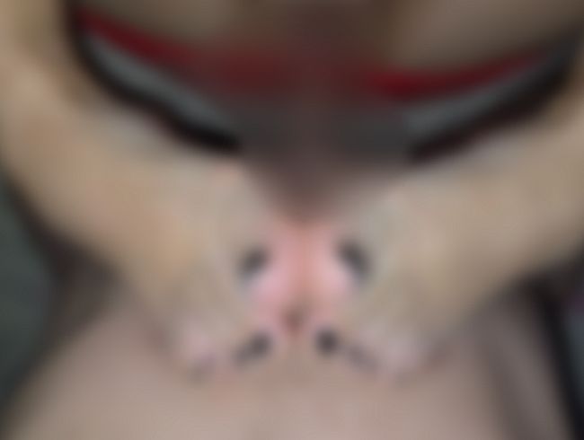 Download: AnnaFire - Sie wird durch ein Loch in ihrem Outfit gefickt.