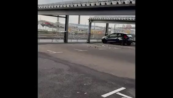 Download: AnnaandTom - Im Parkhaus gepisst