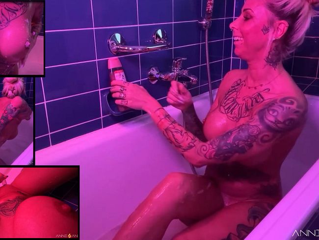 Download: Anni-Angel - Feuchte Fotze, feuchte Titten ... geil in der Wanne gewixxt!