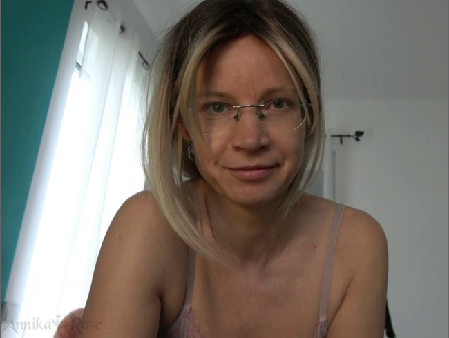 Download: AnnikaRose - POV geblasen mit riesigem Schwall Sperma