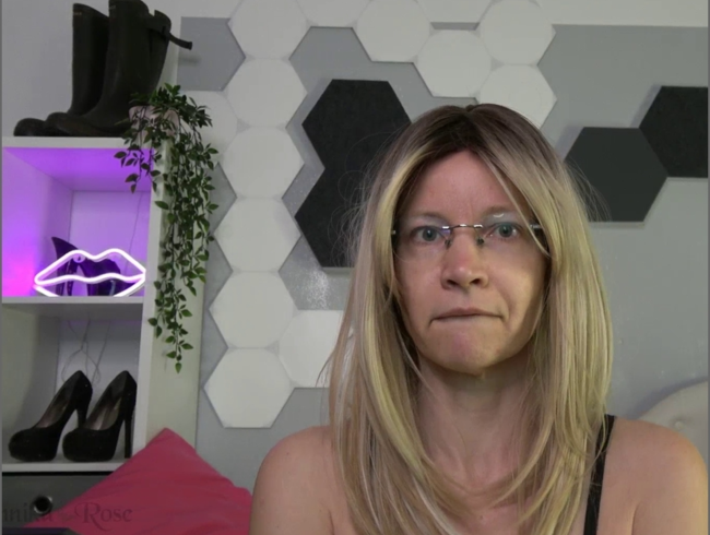 Download: AnnikaRose - Anal gefingert mit Inside Slip