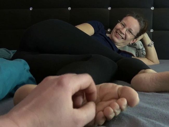 Download: AnnikaRose - Ich werde ausgekitzelt!