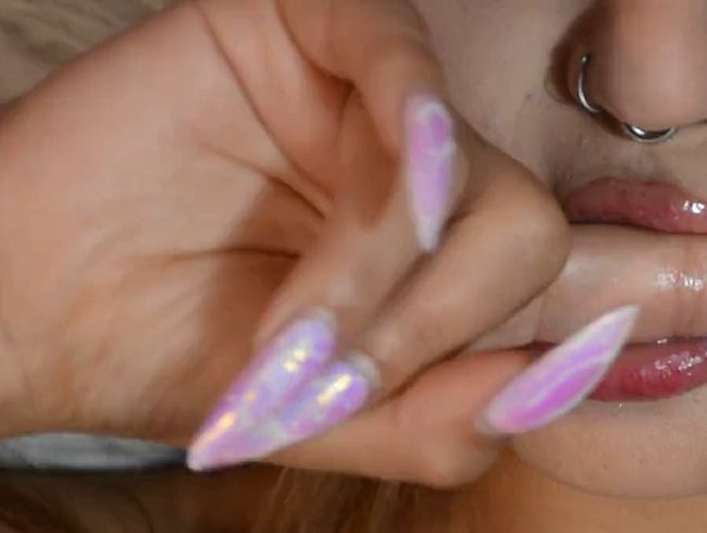Download: ArianaRose - very sexy lips and gloss