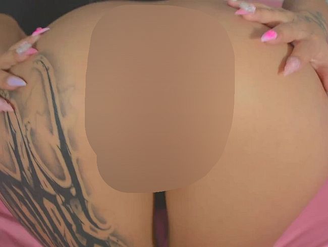 Download: ArianaRose - open and tattooed ass