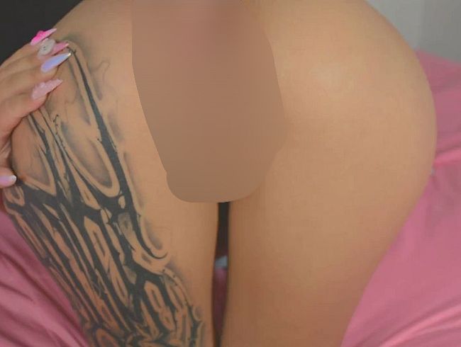 Download: ArianaRose - open and tattooed ass prt2