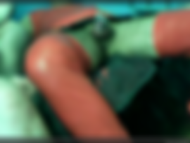 Download: Arschsissy69 - Die Sissy in Latexstrapsen und Käfig wird abgwichst