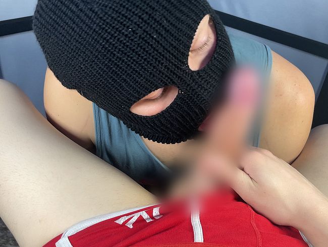 Download: Artem_Suchkov20 - Ein Freund lutscht den Schwanz eines unverschämten Kerls