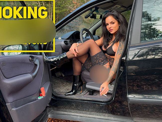 Download: Arya_LaRoca - SMOKING mit Erniedrigung & Wichsanleitung!