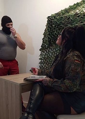 Download: AshleyCumStar - Feldwebel AshleyCumStar ruft zur Musterung