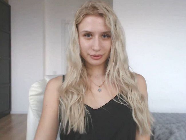 Download: Astoria2005 - Nachthemd aus & Dildo tief – stell dir vor, es ist DEIN Schwanz! ??