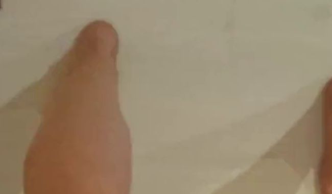 Download: AubreyLoo - Kurzer Bad-Fingern Quickie – Close-Up