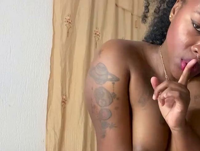 Download: Aylalevine - Ich reite deinen Schwanz, während Leute im Raum sind - Kein Ton