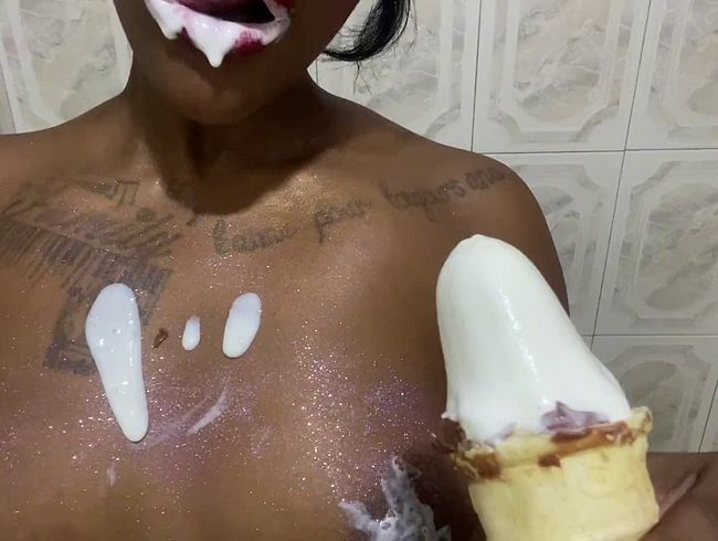 Download: Aylalevine - Arschcreme, Schwanzeis in meinem Badezimmer (ohne Tonne)