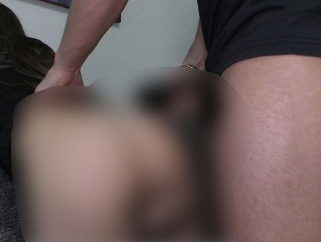 Download: BANG-BOSS - Schüchterne Maus - Bitte quäle meine engen Löchlein nicht Boss, mein Freund darf nichts erfahren!