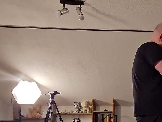 Download: BDSM-Team - Dark Nuts sitzt auf ihrem Tron und wird Verwöhnt von der gefickten Sklavin