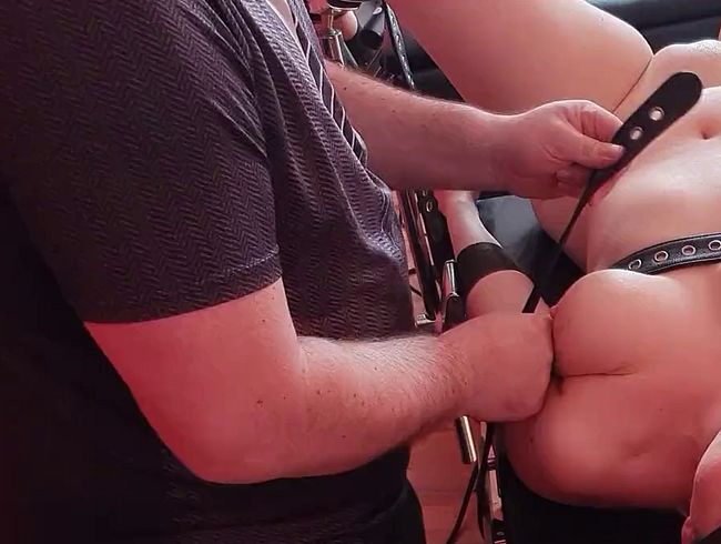 Download: BDSM-Team - Habe Ceira zu Besuch und sie darf die Neue Fickmaschine Testen 1/4