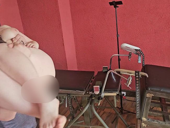 Download: BDSM-Team - Habe Ceira zu Besuch und sie darf die Neue Fickmaschine Testen 1/4