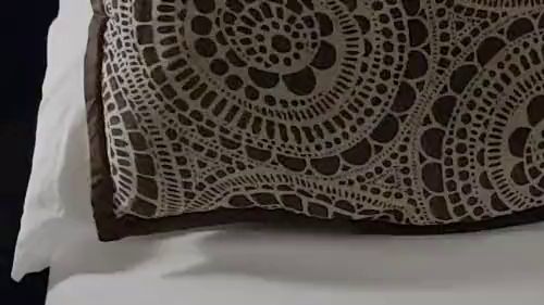 Download: BDSM-Team - Habe meine Sklavin auf dem Bett im Urlaub in Sri Lanka gefesselt durchgekitzelt