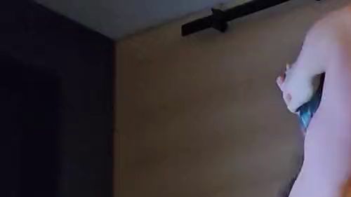 Download: BDSM-Team - Konzentrierte Stiche: Knebel, Gerte und Single Tail für ihre Titten