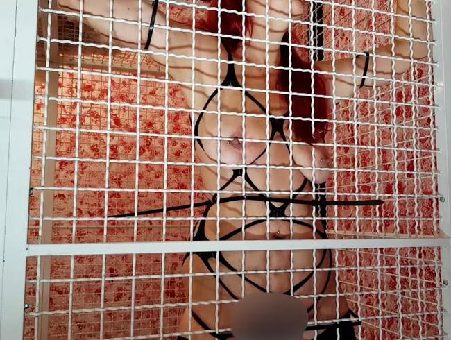 Download: BDSM-Team - Sklavin Luci wird mit Kabelbinder Fixirt und Gespankt