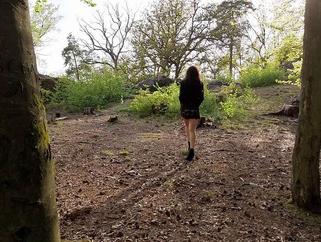 Download: BanyGirl007 - Drohne filmt mich im Wald wie ich mich kurz nackig mache - Ohne Ton