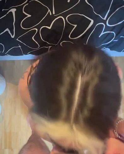 Download: BellaDiamondx - Ich lutsche seinen Schwanz bis er mir in den Mund spritzt