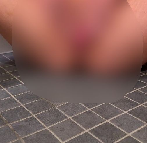 Download: BellaDiamondx - Lass mich auf deinen geilen harten Schwanz pissen