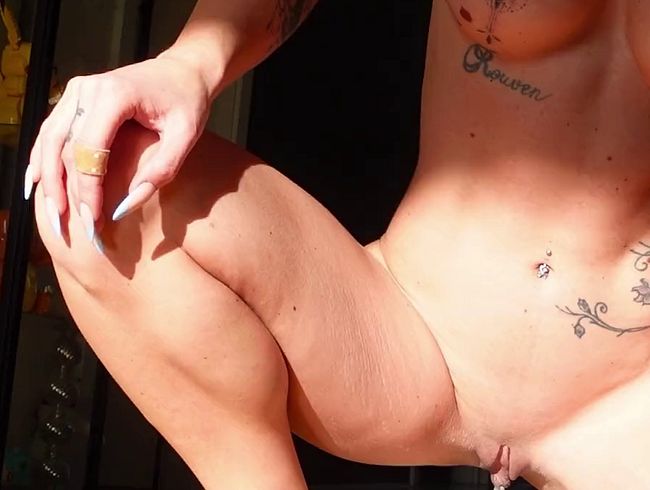 Download: BellaDiamondx - Was für ein schöner sonniger Tag, perfekt um in einen Messbecher zu pissen