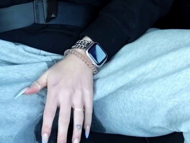 Download: BellaDiamondx - Eine lange Autofahrt und keine Toilette in Sicht? Dann muss wohl der Sitz herhalten