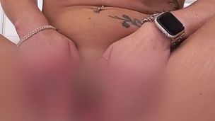 Download: BellaDiamondx - Ich spreize meine Muschi für dich und lasse meinen Saft freien Lauf