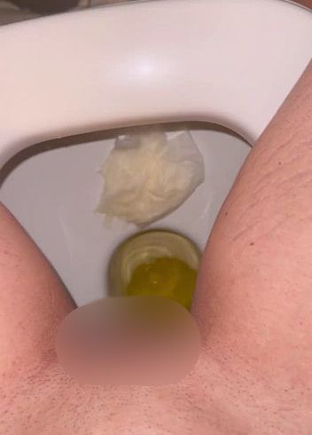 Download: BellaDiamondx - Willst du lieber das vollgepisste Toilettenpapier sein oder das was mich sauber macht?