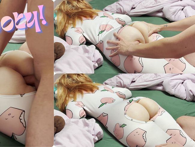 Download: Bella_Bloom - Aus kuschelig wird schmutzig?! Mein Onesie-Abenteuer eskaliert heftig im Bett!