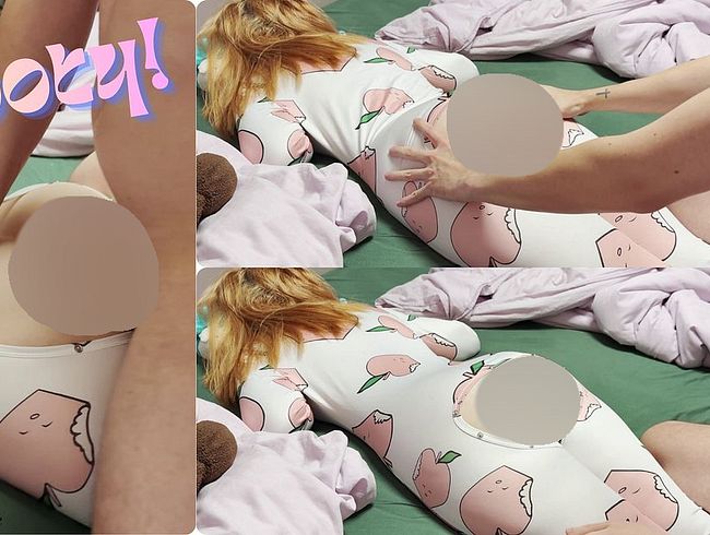 Download: Bella_Bloom - Aus kuschelig wird schmutzig?! Mein Onesie-Abenteuer eskaliert heftig im Bett!