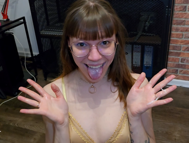 Download: BettDuett - In neuen Dessous gestrippt und bespritzt