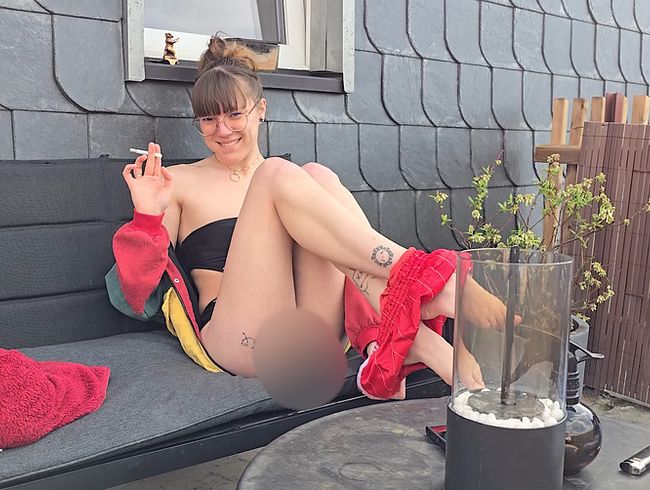 Download: BettDuett - UNCUT - Public Balkon Squirt mit Zuschauern !!