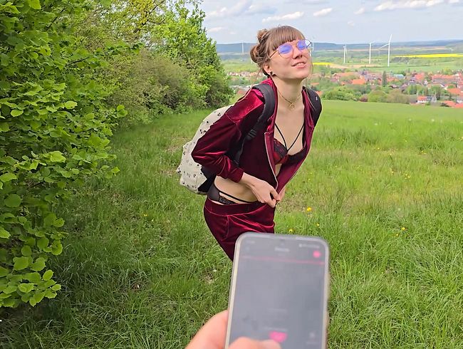 Download: BettDuett - Freundin Outdoor ferngesteuert - TEIL 1 !!