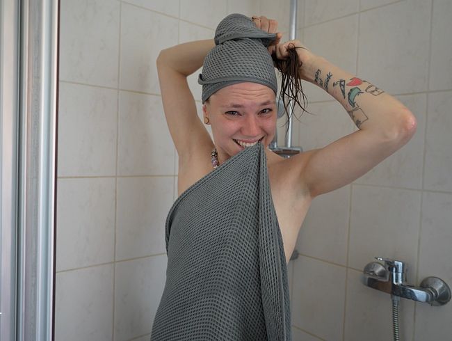 Download: BettDuett - Handtuch Trick bringt feuchten Fick !!