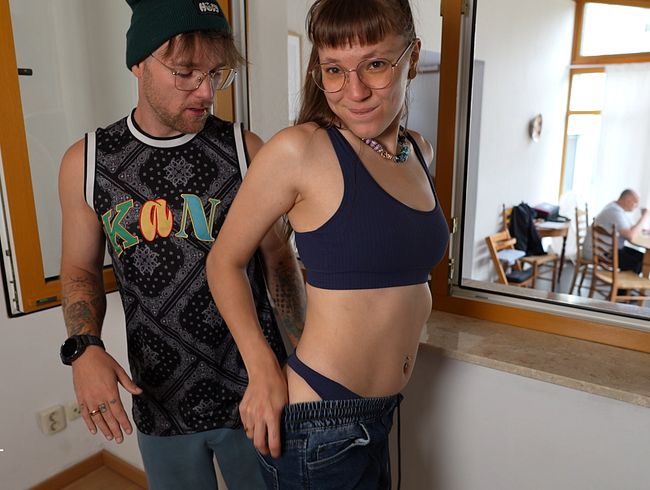 Download: BettDuett - Beim Gruppen Spiel zum Cumshot gefickt !!