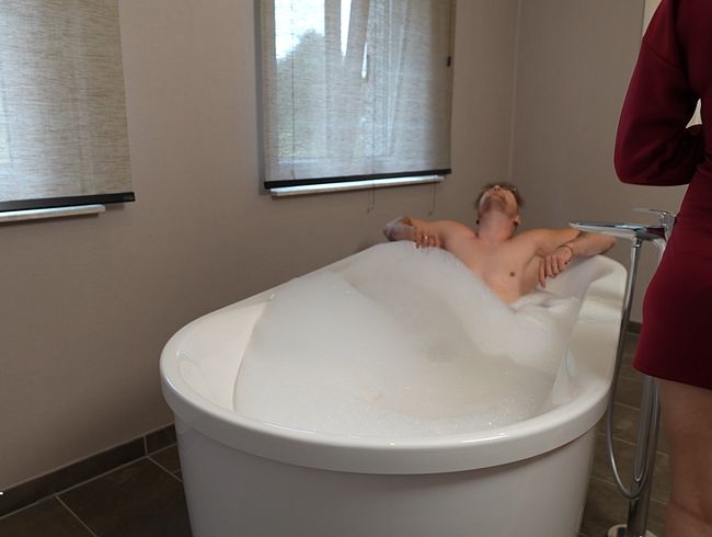 Download: BettDuett - UNCUT - Starker Wellengang beim Badewannen Sex !!