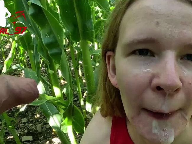 Download: Bikergirl_97 - Billige Teen Schlampe holt sich Fick und Facial im Maisfeld