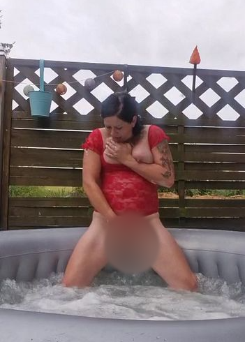 Download: BlackRose949 - Orgasmus im Whirlpool!