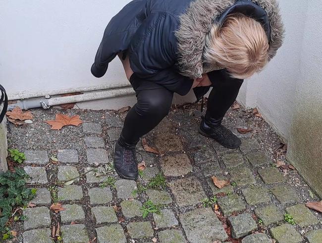 Download: Blasflittchen - abpissen - das tut gut