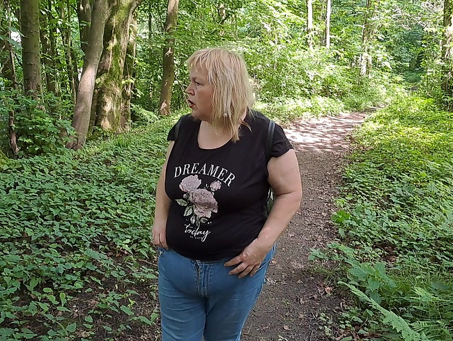 Download: Blasflittchen - Pissen auf dem Wanderweg