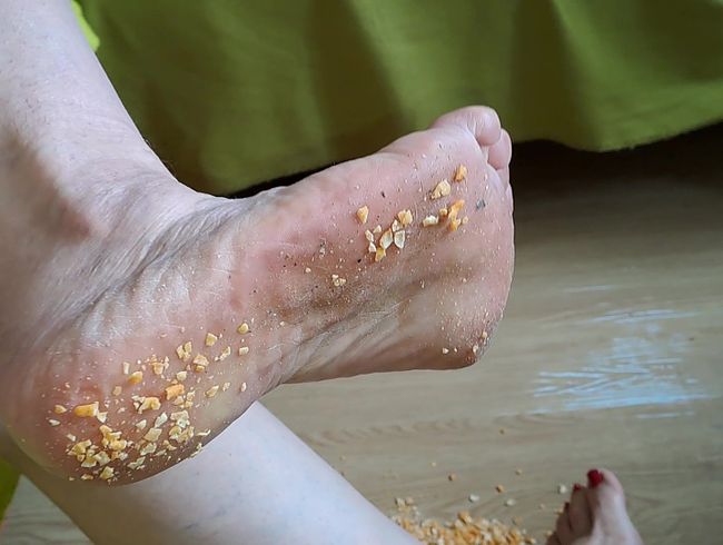 Download: Blasflittchen - Crushing Milf Feets
