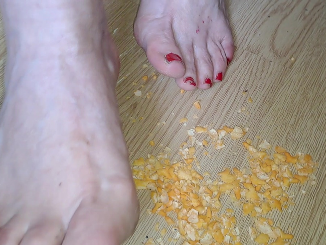 Download: Blasflittchen - Crushing Milf Feets