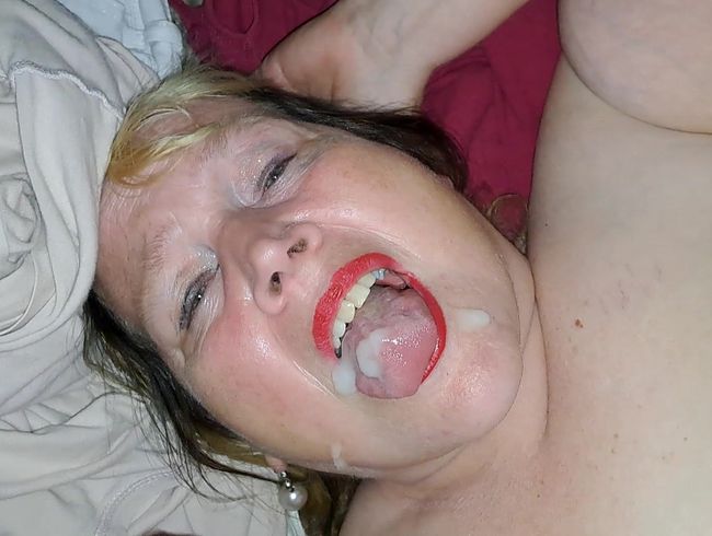 Download: Blasflittchen - Auf der Zunge gespritzt und Sperma geschluckt